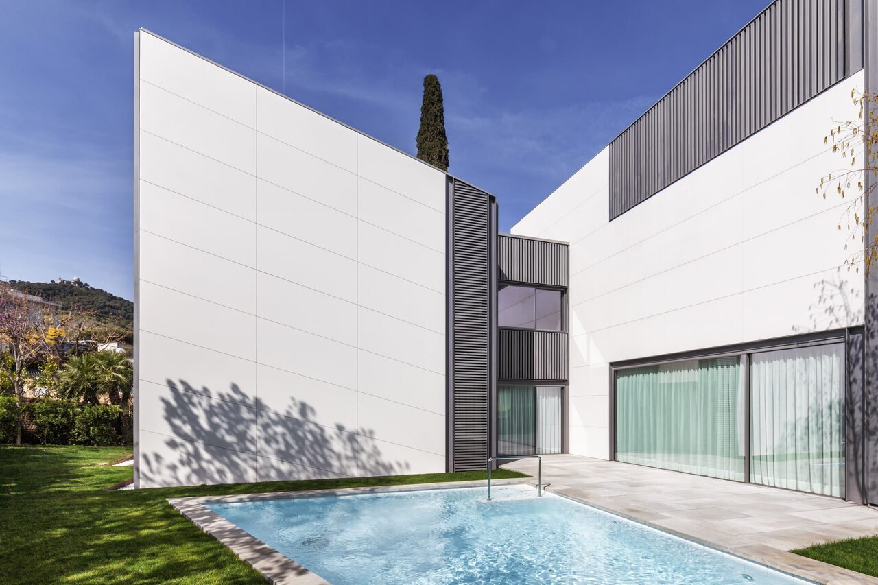 just white facade Easy Resize com