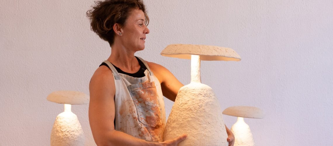 Anamaria Bruggermann e o Abajur Ivo Amado Divulgacao AUTORAL Easy Resize com ()