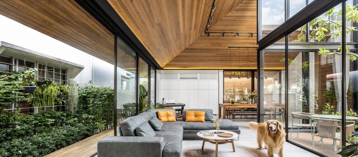 The Roof House Easy Resize com
